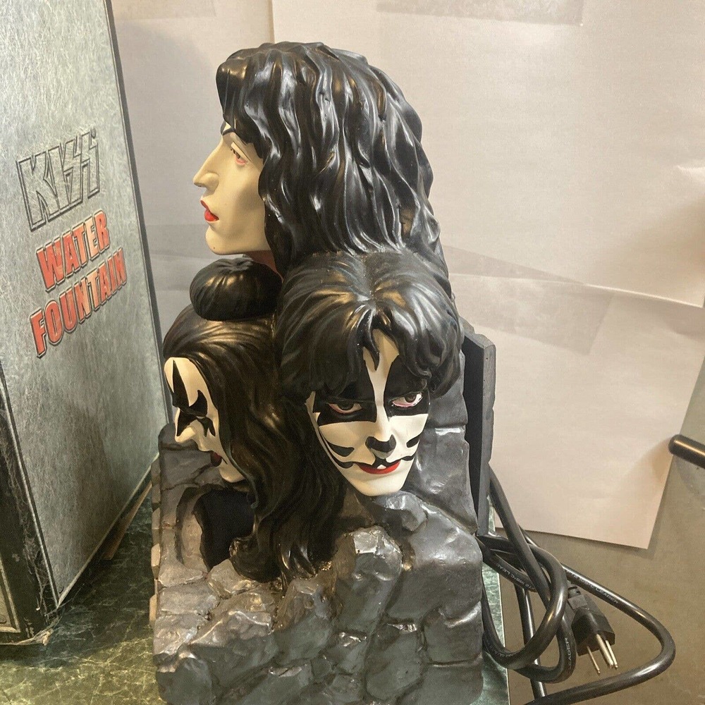 KISS Water Fountain in Box Gene, Paul, Ace & Peter Spencer Gifts 2000 - Picture 3 of 8